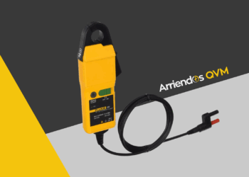 Fluke i30s midiendo corriente CA/CC con pinza Hall y pantalla digital